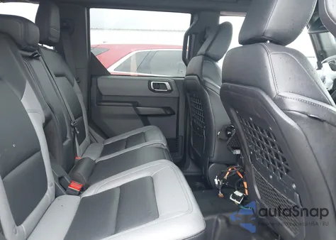 2024 Ford Bronco Black Diamond z USA, uszkodzony, nr VIN 1FMDE1BH8RLB02083